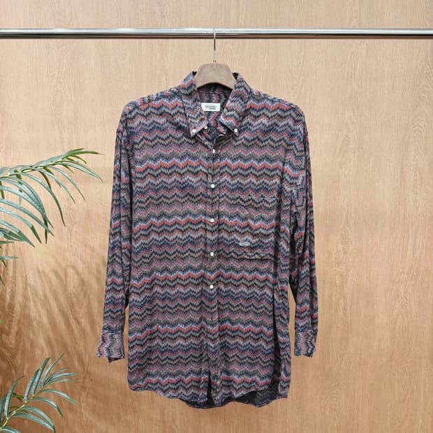 미쏘니 카라 긴팔 셔츠 지그재그 패턴 버튼다운 디테일 우오모 멀티컬러