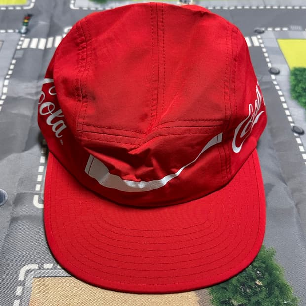 아트모스 x 코카콜라 5패널 캡 레드 