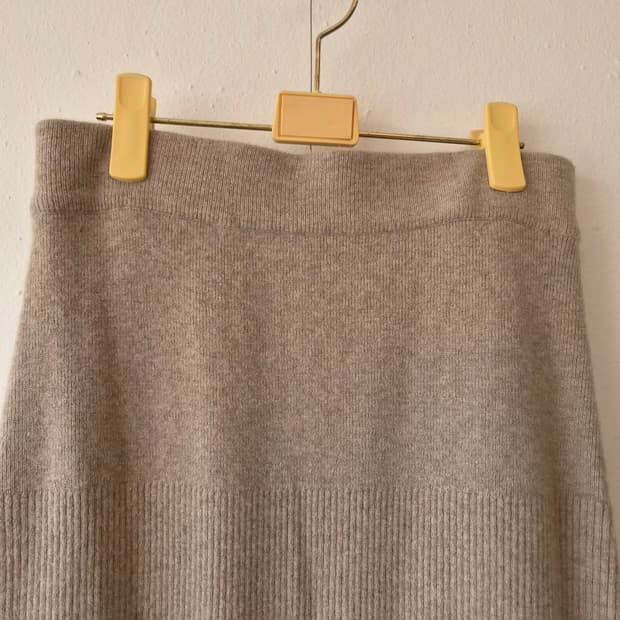 여성 베이지니트롱스커트