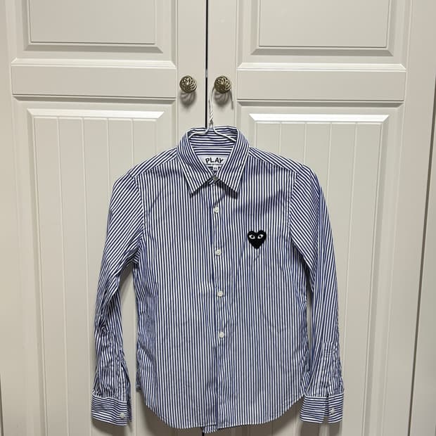 플레이 꼼데가르송 스트라이프 블랙 하트 셔츠 블루