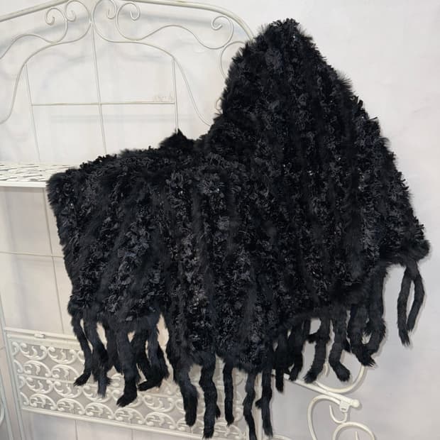 Black rabbit fur trimming shawl 