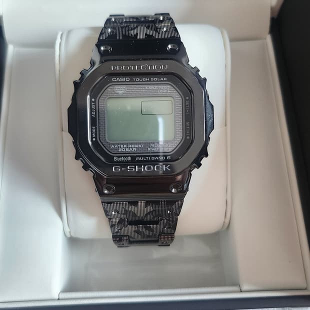 지샥 에릭헤이즈 콜라보 시계
gmw b5000eh