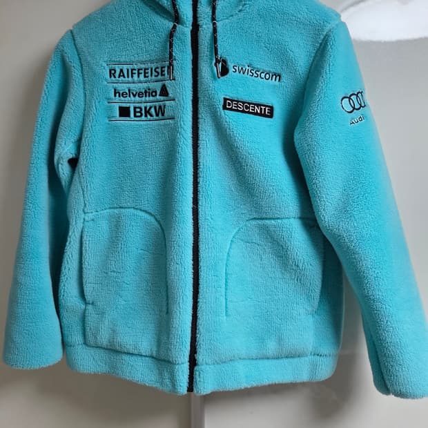 데상트 플리스 후드 자켓