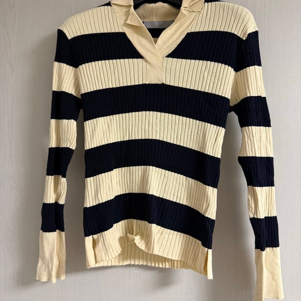 에잇세컨즈 슬림핏 스트라이프 니트