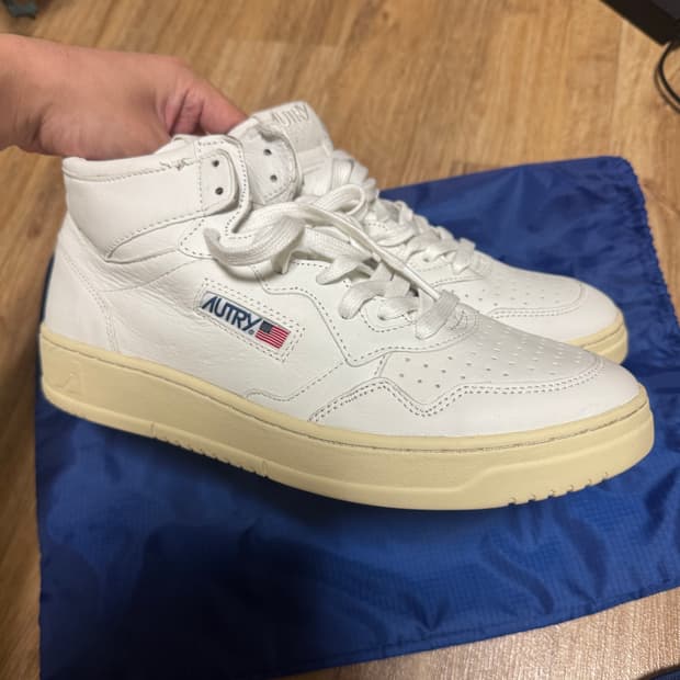 (44) 오트리 메달리스트 미드 고트스킨 스니커즈 화이트