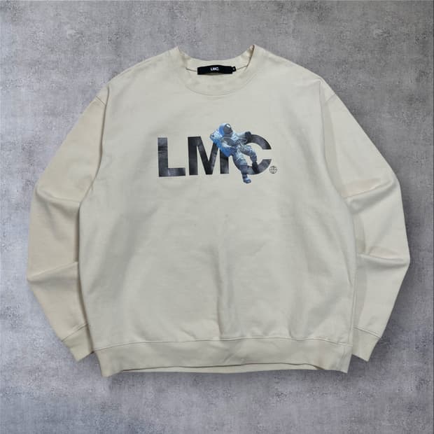 LMC 우주인 그래픽 빅로고 아이보리 맨투맨