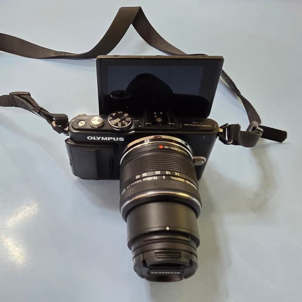 올림푸스 PEN E-PL5 블랙 + 14-42mm  번들렌즈 