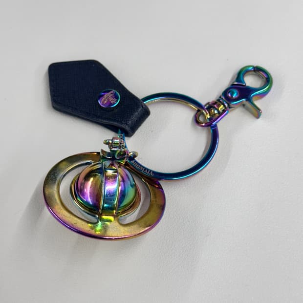 비비안웨스트우드 사피아노 3D ORB 이리데센트 