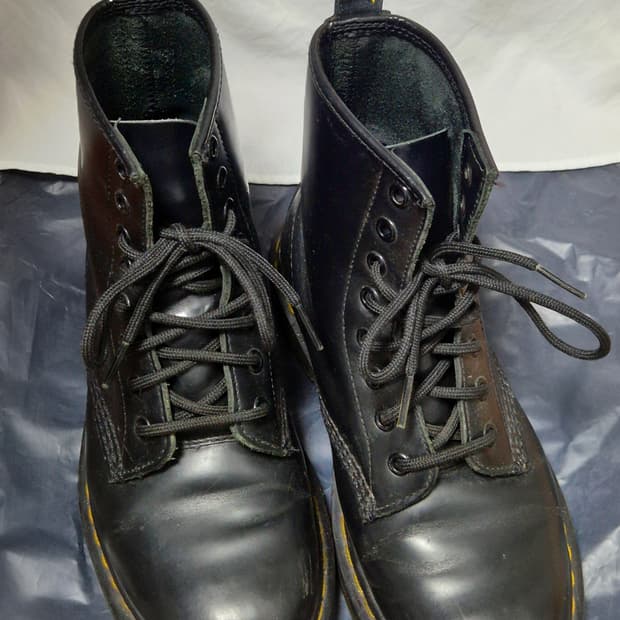 닥터마틴 1460 8홀 블랙 235