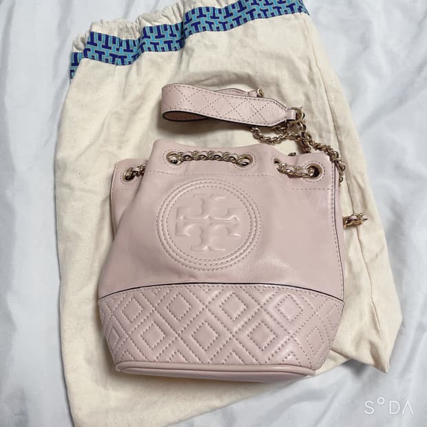 토리버치 핑크 버킷백