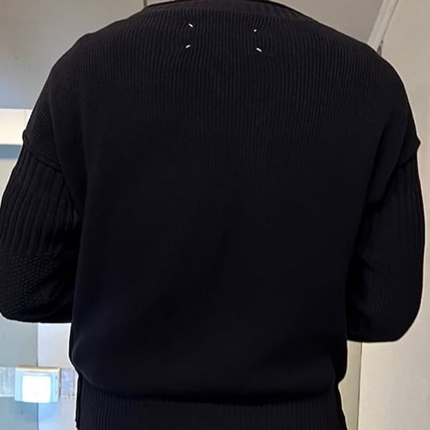 메종 마르지엘라 니트