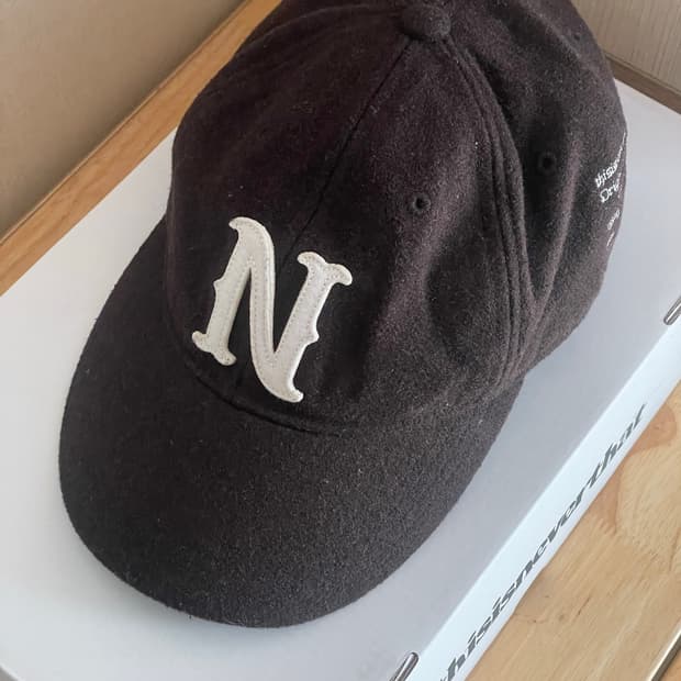 디스이즈네버댓 N 펠트 아플리케 캡 베이지