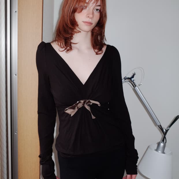 막스마라 딥 브이넥 리본 타이 탑