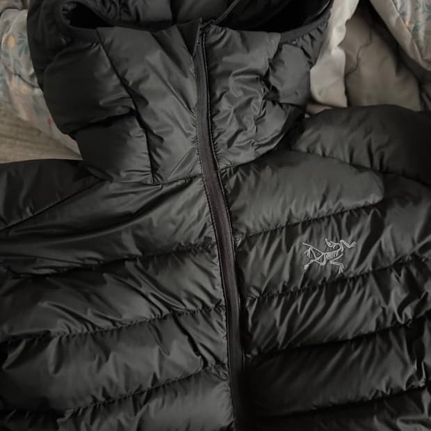 아크테릭스 세륨 22Fw M사이즈 팝니다