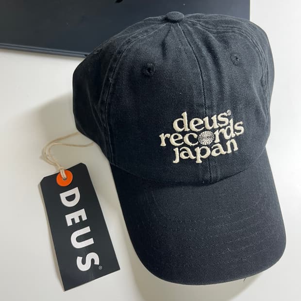 데우스 엑스 마키나 볼캡