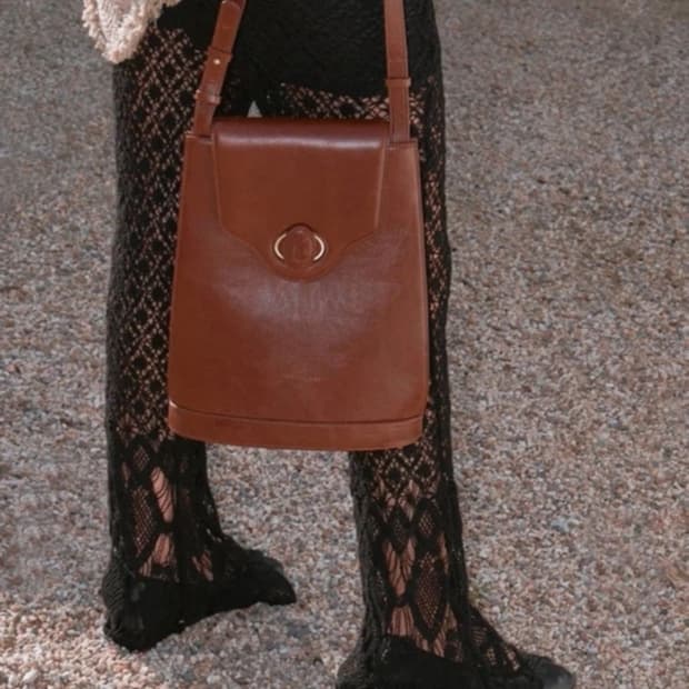 🏷️ 아카이브 앱크 오발 플랩 백 / 빈티지 우드