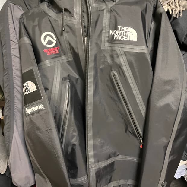 슈프림 노스페이스 서밋M