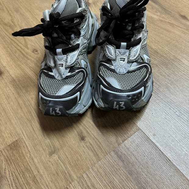 발렌시아가 러너 2.0 베이지 43