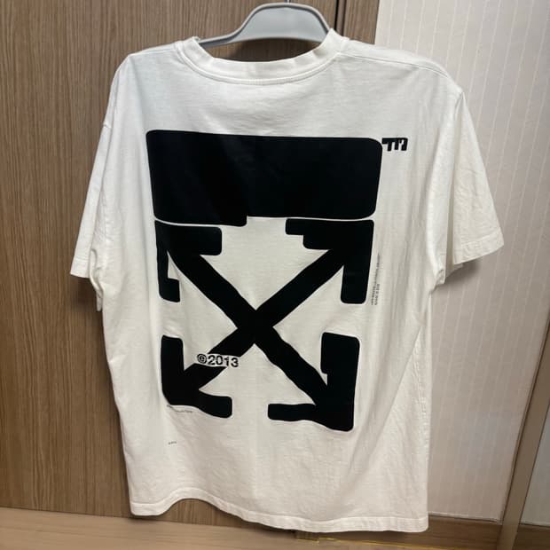 오프화이트 반팔 