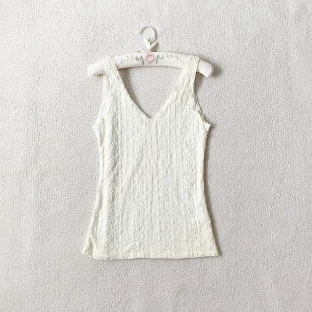 크림아이보리 레이스 ♥ v넥 슬림핏 슬리브리스