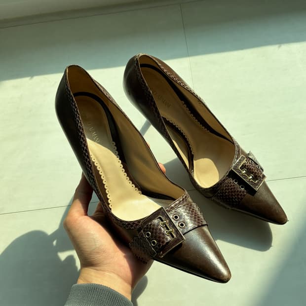 조르지오 아르마니 뱀피 스트랩 힐