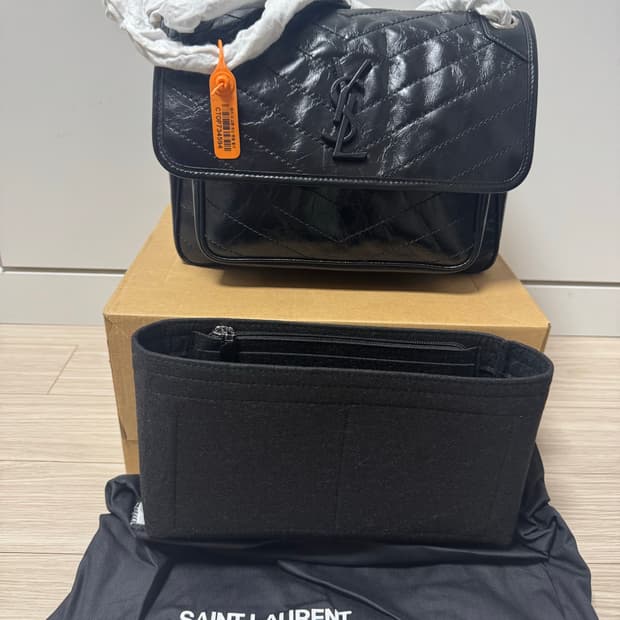 생로랑 니키백 미디움 블랙 실버체인