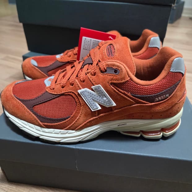뉴발란스 2002R 230사이즈 M2002RCB