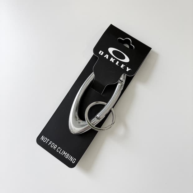오클리 에센셜 아이콘 카라비너 실버 