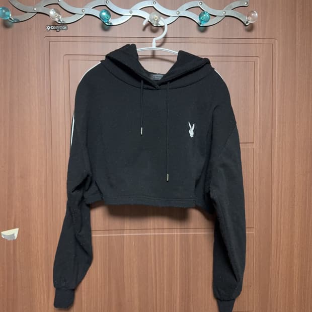 플레이보이 일본 빈티지 공겜여주 중성계 블랙 크롭 후드티