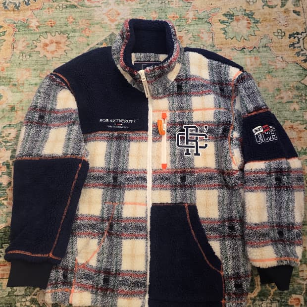 로맨틱크라운 체크 플리스 자켓 오트밀