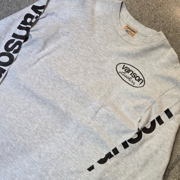 Vanson 밴슨 오트밀그레이 레터링 롱슬리브
