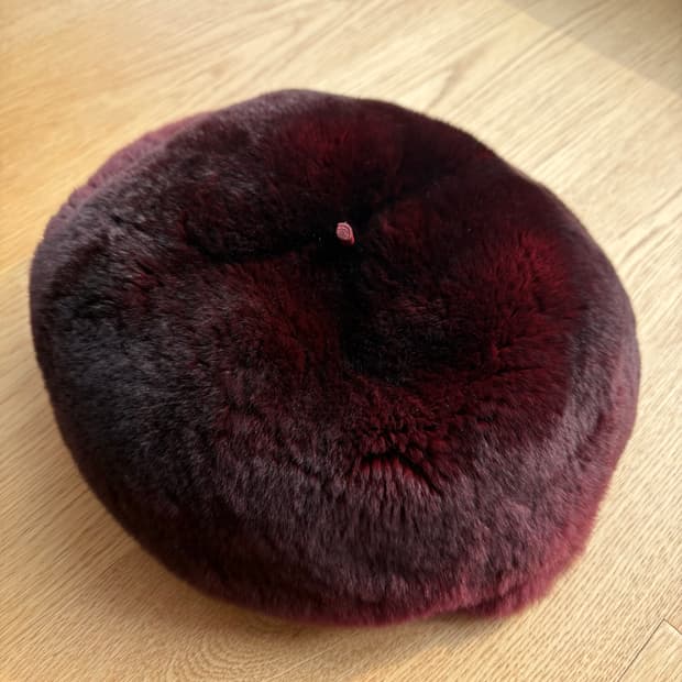 Christian Dior 버건디 토끼털 베레모
