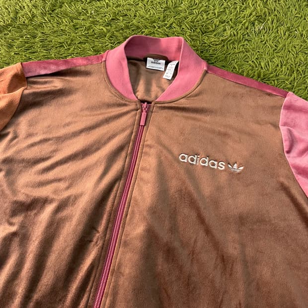 아디다스 신형 벨벳 져지