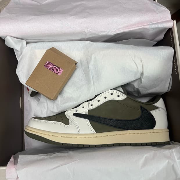 nike 나이키 조던1 트래비스 스캇 리버스 올리브