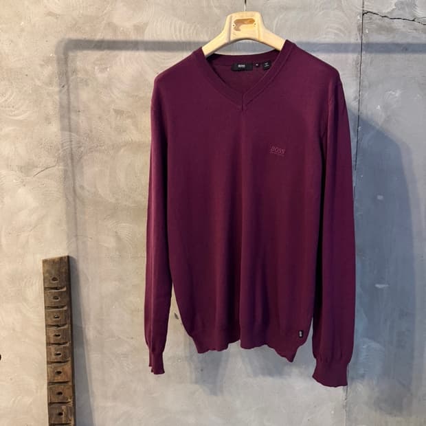 휴고보스 블랙라벨 브이넥 니트 100