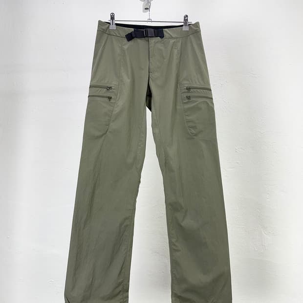 아크테릭스 펠리세이드 카키 멀티 지퍼 나일론 팬츠