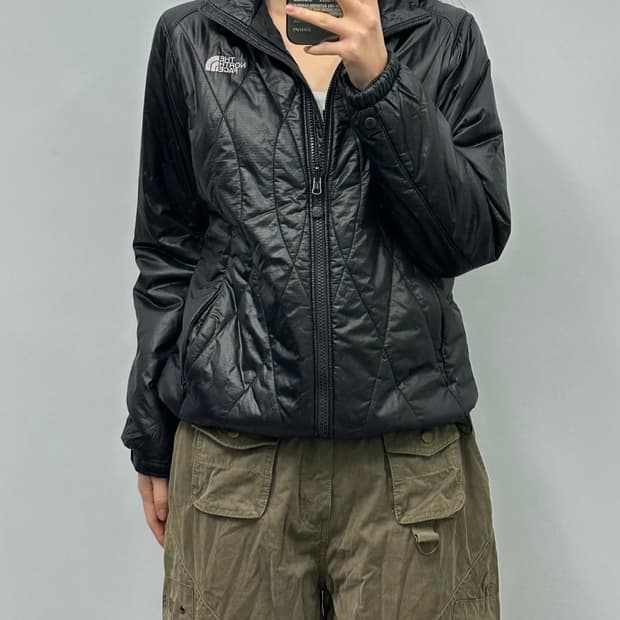 노스페이스 자수로고 블랙 경량 패딩
