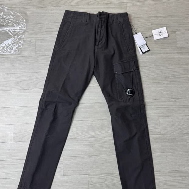 C.P. Company 카고 바지 46 새상품