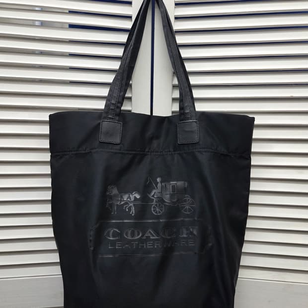 코치 나일론 로고 숄더백