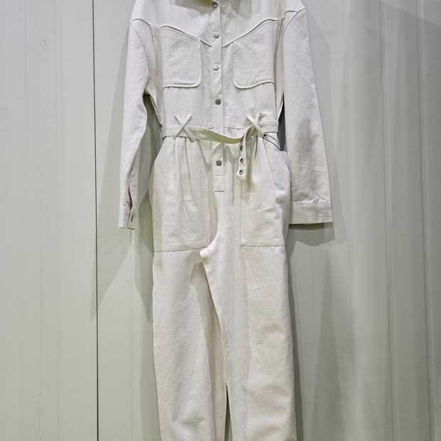 앤아더스토리즈 아이보리 점프수트