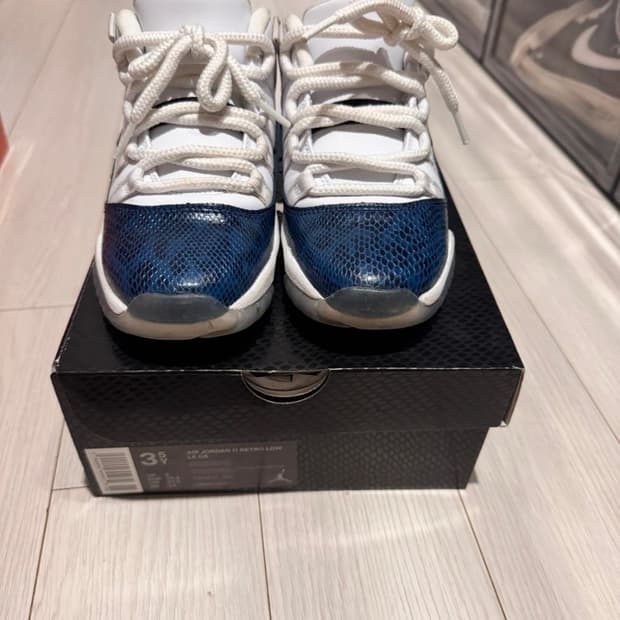 조던 11 레트로 로우 네이비 스네이크스킨 225