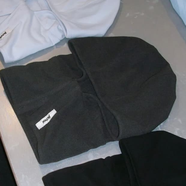 지초이 AW25 바라클라바 챠콜