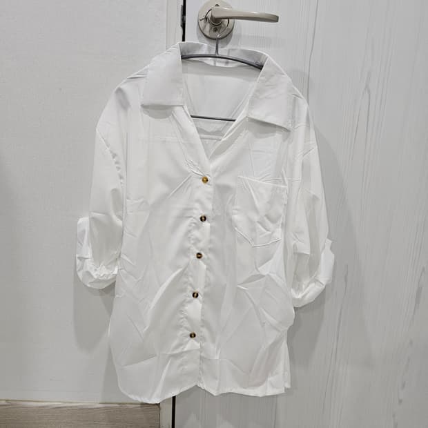 화이트 오버핏 셔링 셔츠