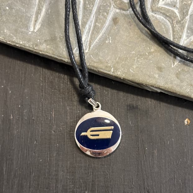 Vintage pendant leather necklace