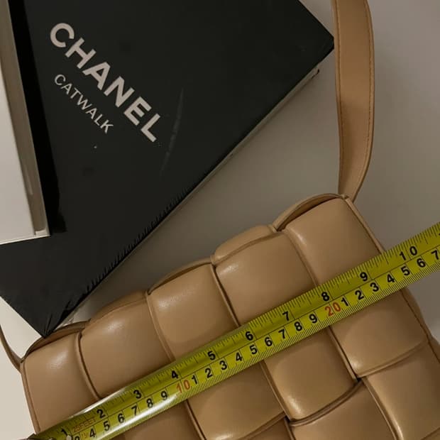 [정품] 보테가베네타 카세트 패딩백 아몬드골드