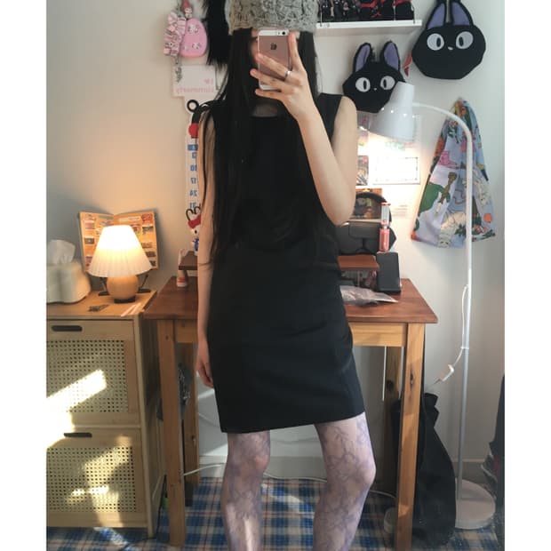 vintage minimal sleeveless dress black