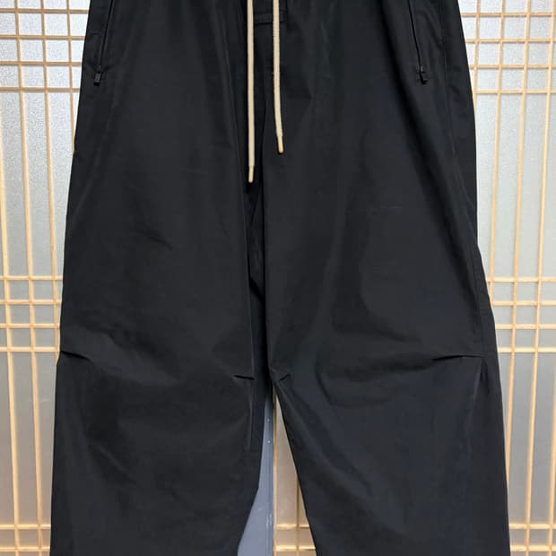 [L]피오갓에센셜 릴렉스드 트라우저 팬츠