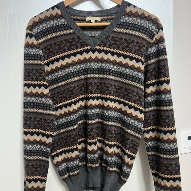 버버리 브이넥 니트 