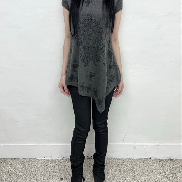 Damask pattern unbalanced short sleeve