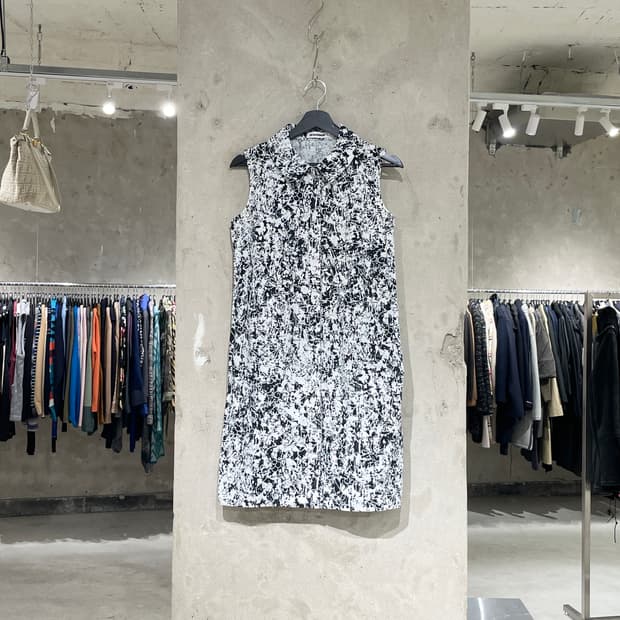 질샌더 13S/S 페인트 아트 히든 버튼 슬리브리스 미디원피스